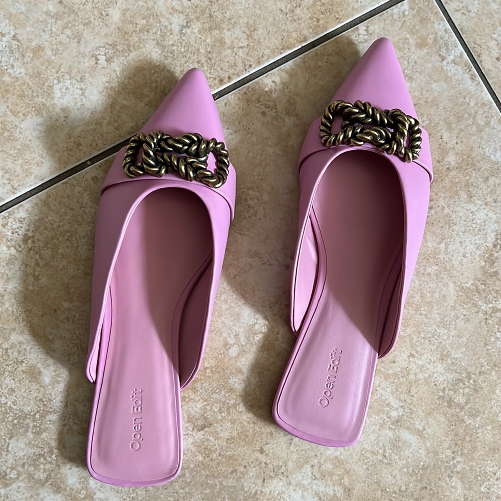 Color me impressed in a bright, pointed Open Edit mules! - Picture 4 of 10
